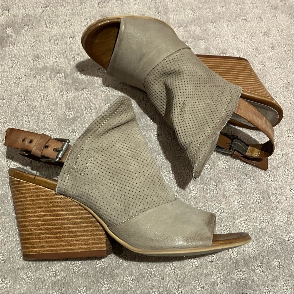 Miz mooz  gray / tan Leather Open-Toe Wedge Sandals. Adjustable strap. EUC!
